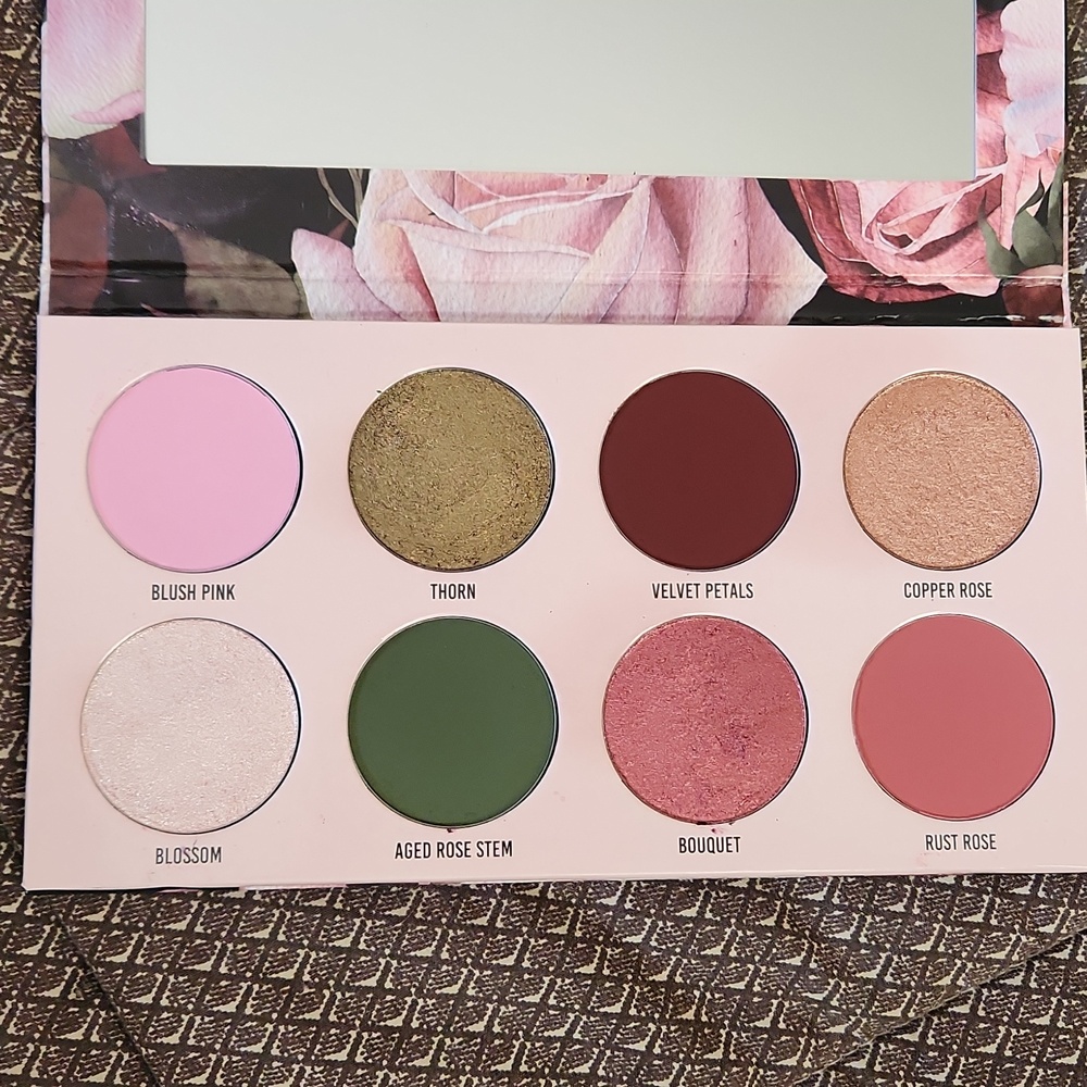 Give Me Glow Cosmetics Vintage Rose Palette
